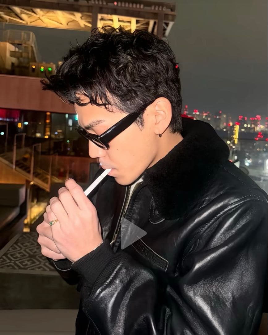 ボア襟付き黒レザーアウター