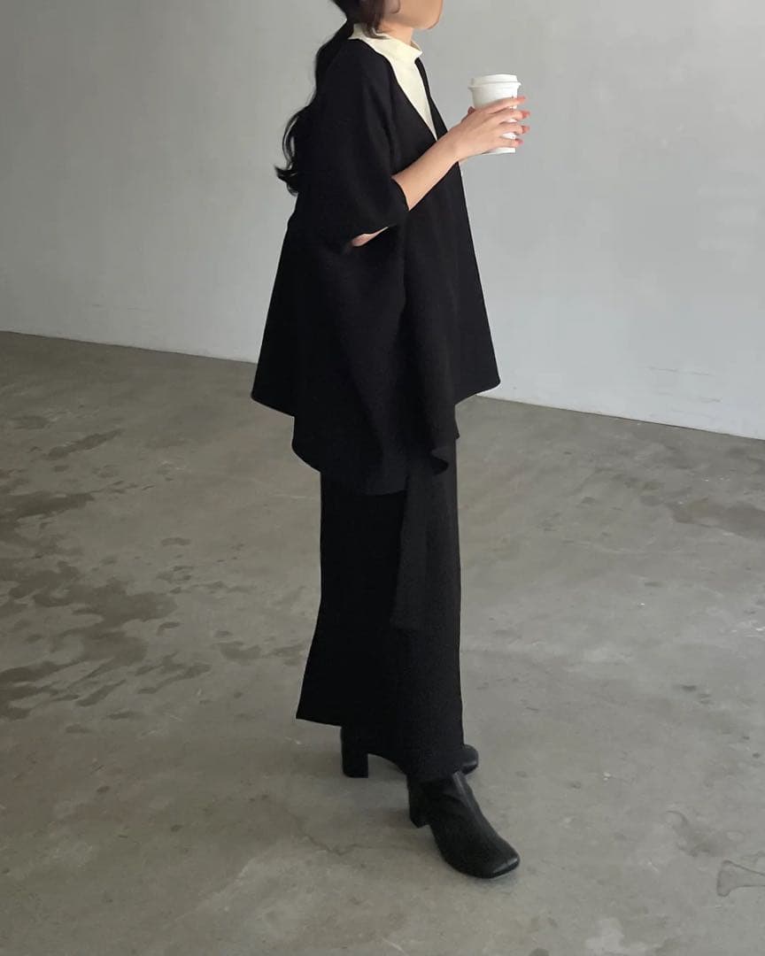 柔らかな質感の nairo ウエストマークショートガウンジャケット