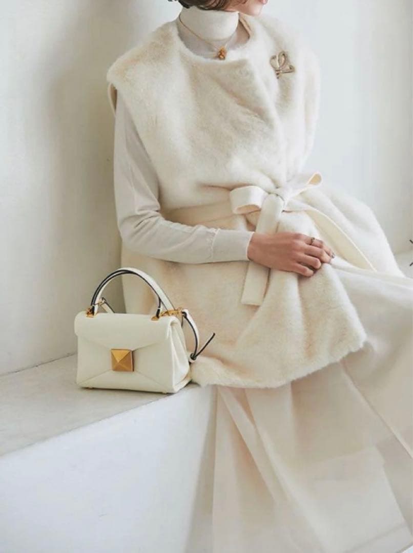 新品タグ付き★セブンテン 3ウェイファージレ Sサイズホワイト 新品タグ付き★セブンテン 3ウェイファージレ Sサイズホワイト