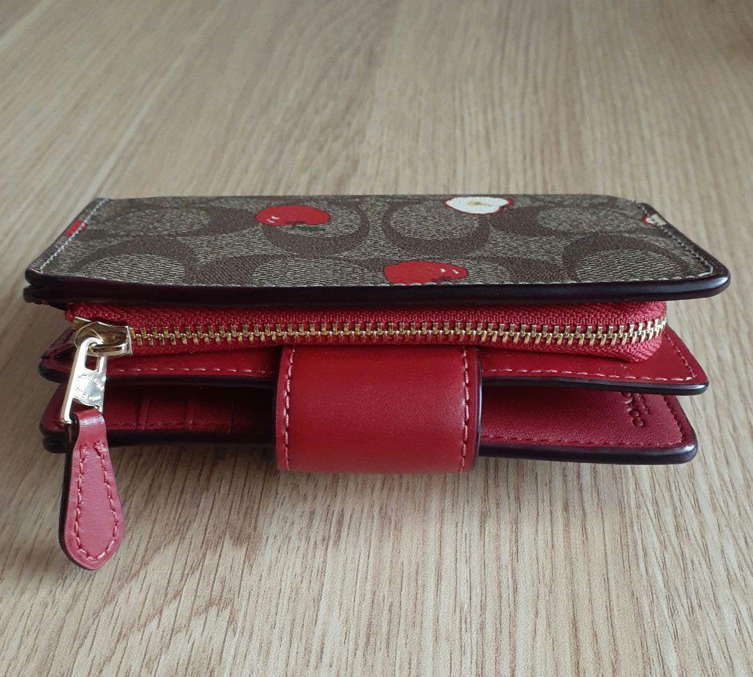 【二つ折り財布】COACH リンゴ柄