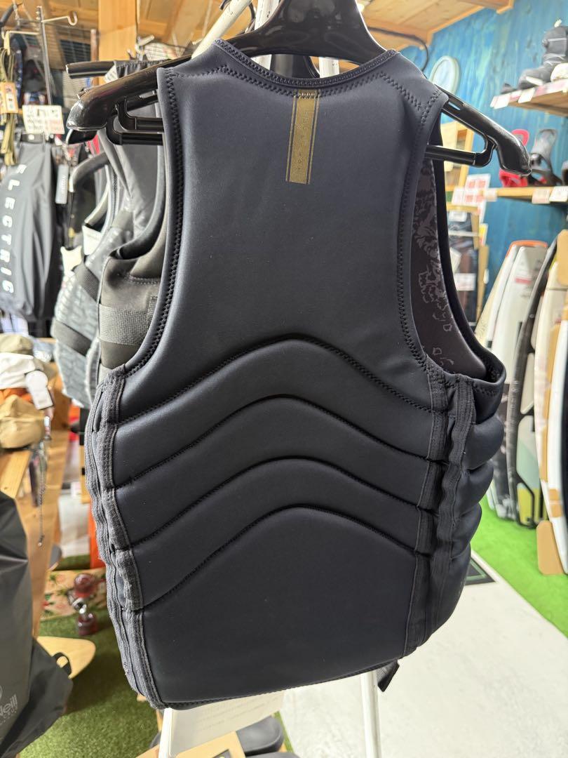 jetpilot cory-quantum neovest Mサイズ 新品未使用