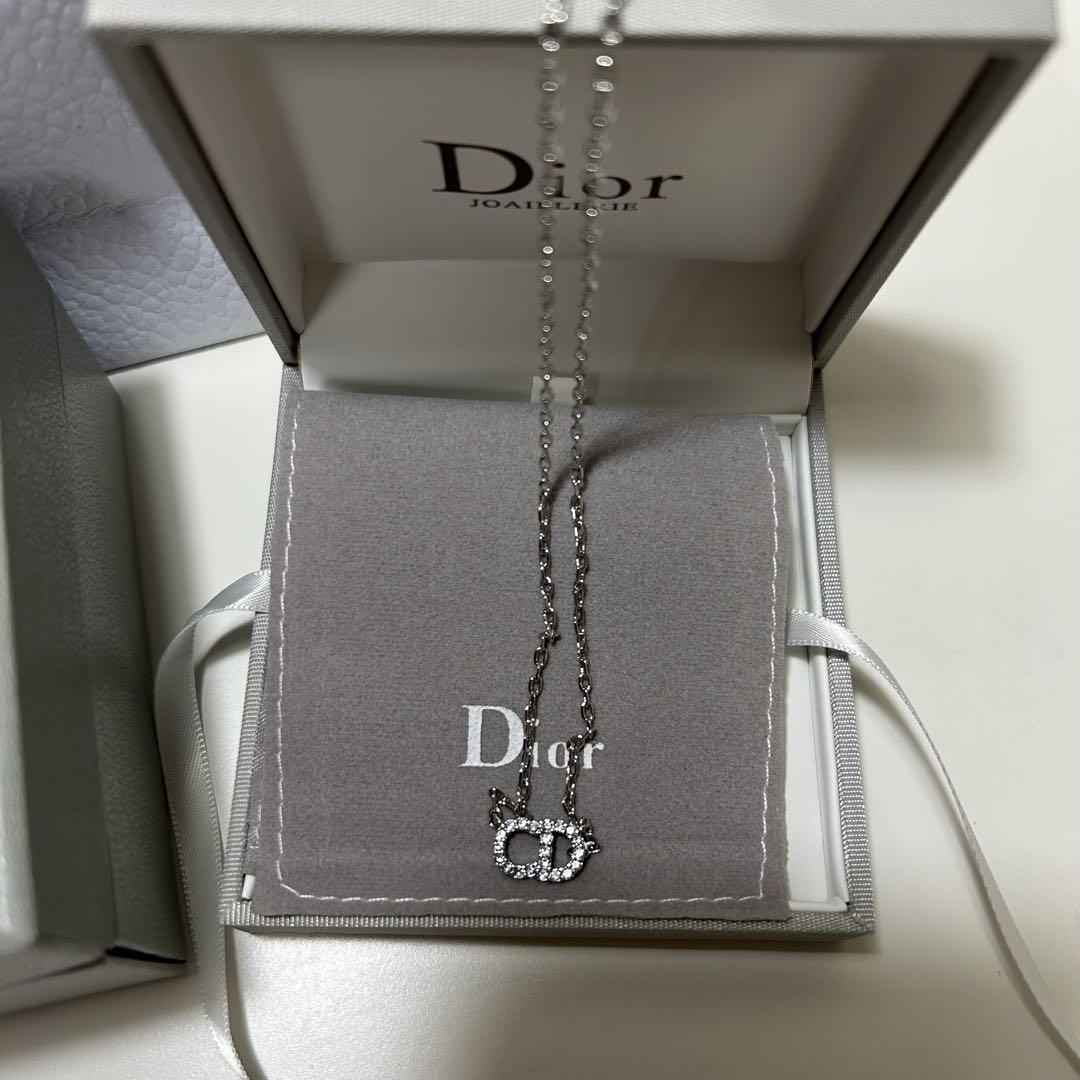 Dior シルバー ロゴネックレス ディオールDior シルバーロゴネックレス - メルカリ