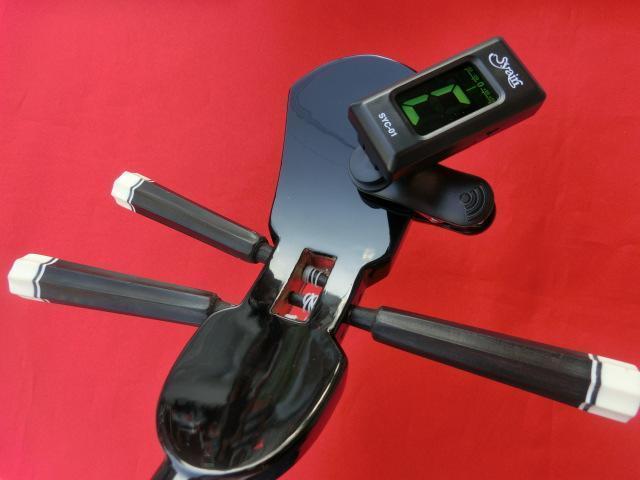 コンパクトで持ち運びしやすく弾きやすい沖縄三線初心者向け　新品未使用