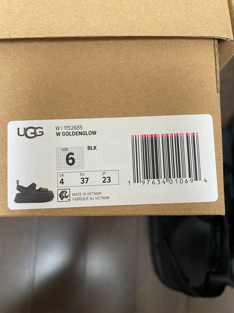 UGG ブラック 厚底サンダル　 サイズ6 UGG ブラック 厚底サンダル サイズ6