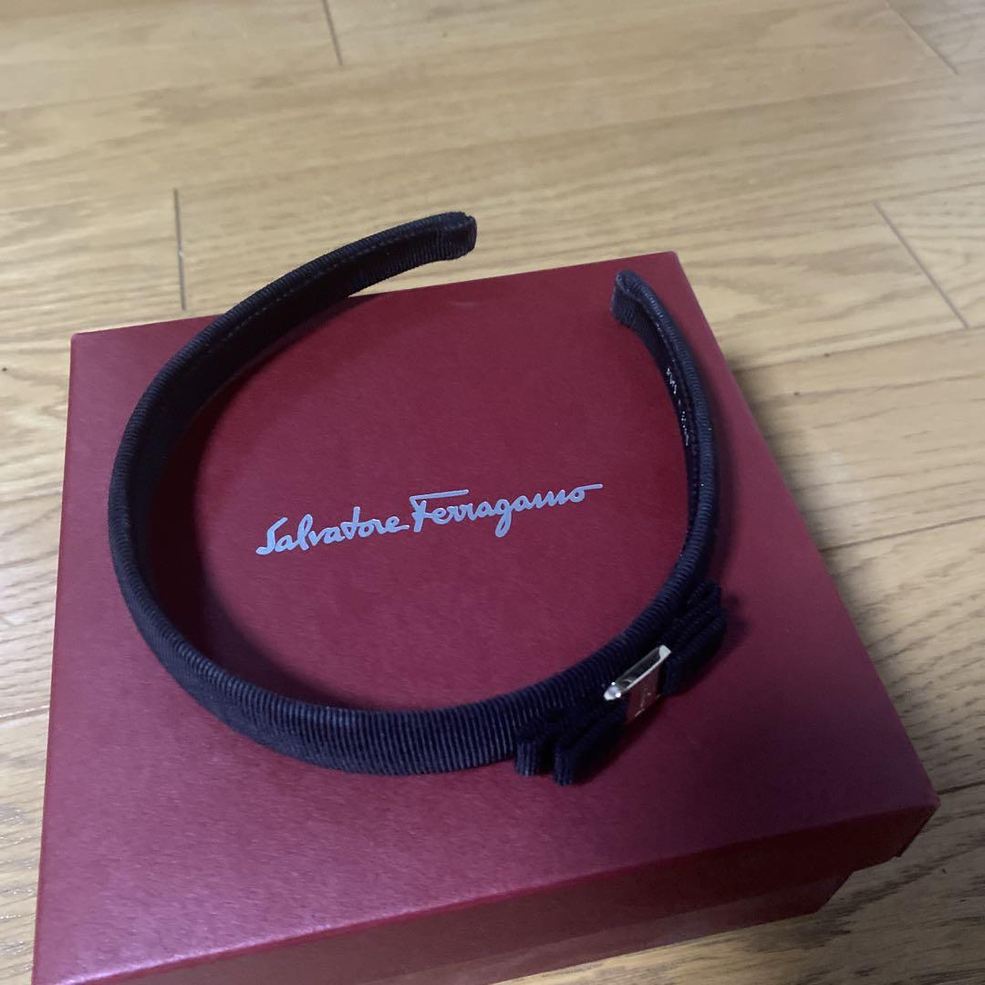 Salvatore Ferragamo 黒 リボン付きヘアバンド - メルカリ