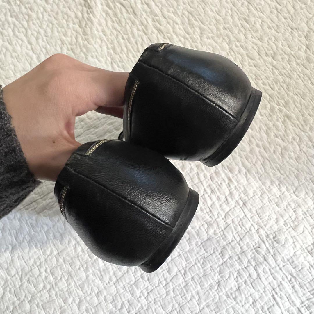 美品SalvatoreFerragamo VARINA LUX フラットシューズ