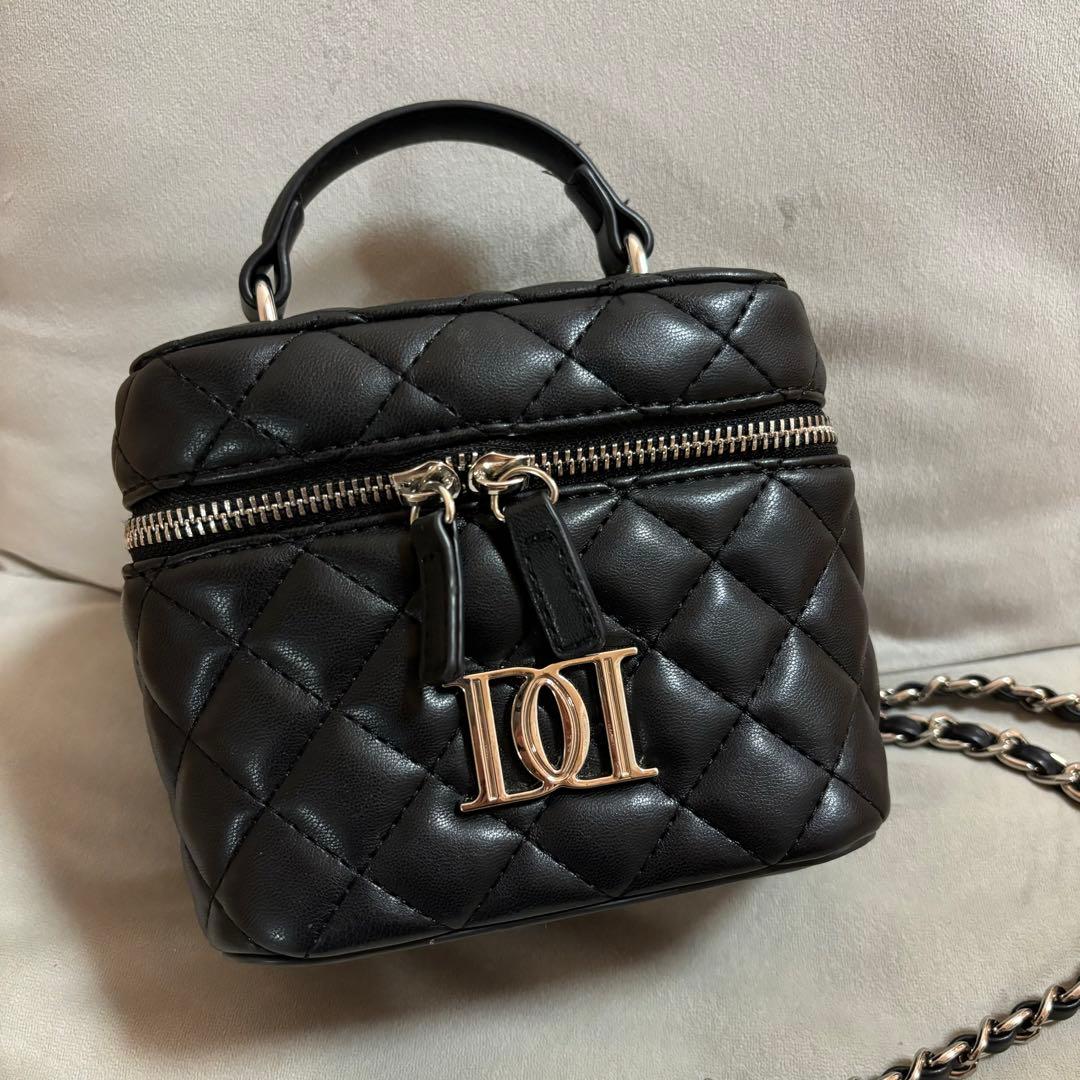 美品】Darich ダーリッチ キルティングスクエアミニバッグ BLK 美品】Darich ダーリッチ キルティングスクエアミニバッグ BLK