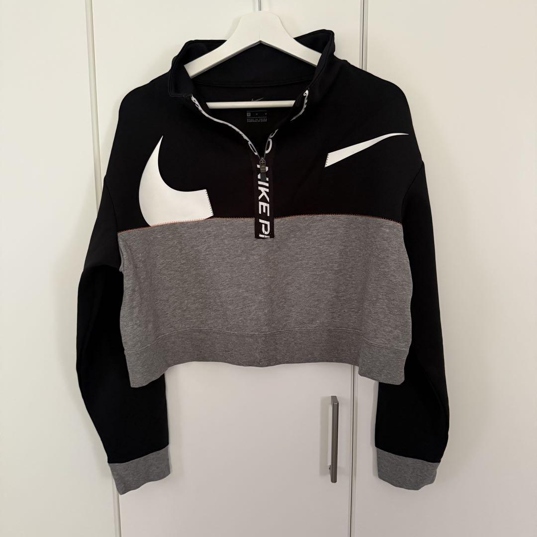 Nike ハーフジップ クロップドパーカー - メルカリ