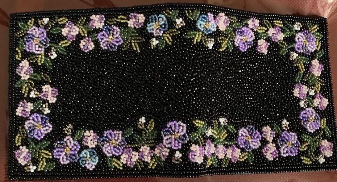 新品　未使用　高級　入手困難 柏ビーズ 折り財布 総ビーズ 刺繍 黒×紫系花柄