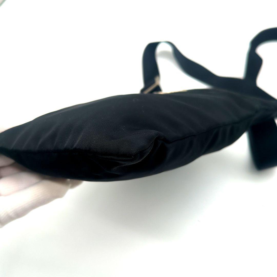 【美品】プラダ サコッシュ 三角ロゴ ナイロン 黒