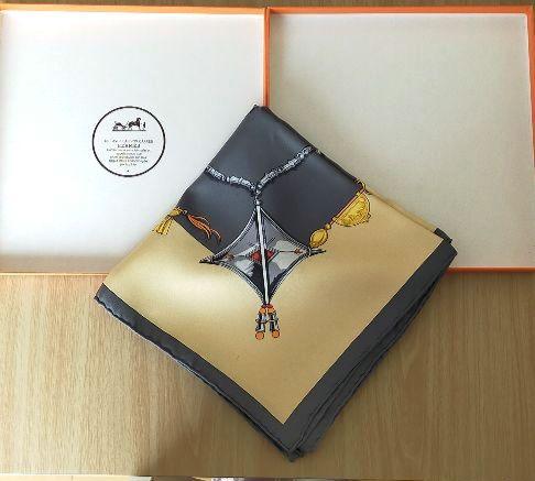 HERMES エルメス カレ90 砂漠のアクセサリー