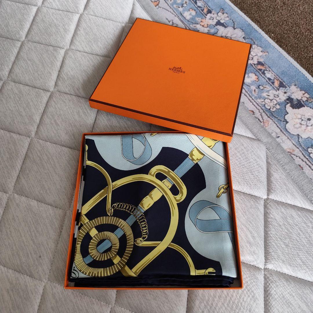 HERMES シルクスカーフ 90cm x 90cm
