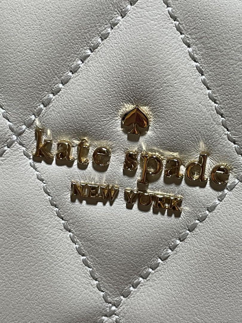 直営店購入　kate spade レザー財布　ケイトスペード　折り財布　キャリー