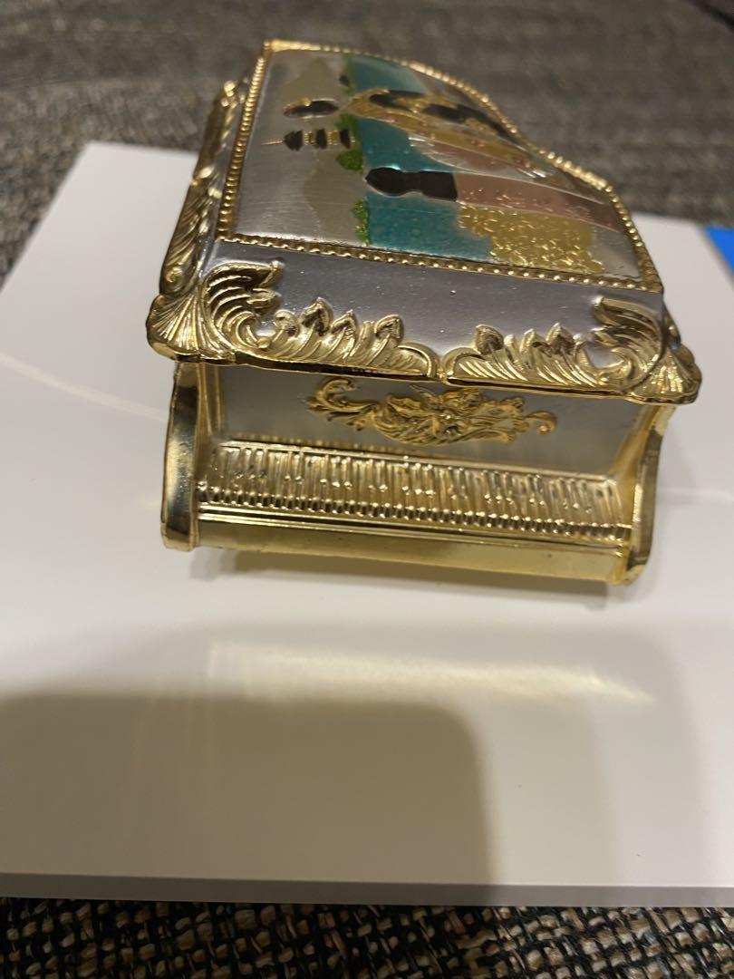 店内商品がすべてレジにて半額！！ 小樽オルゴールの詩 花のワルツ 小物入れ ピアノ ゴールド A77 置物