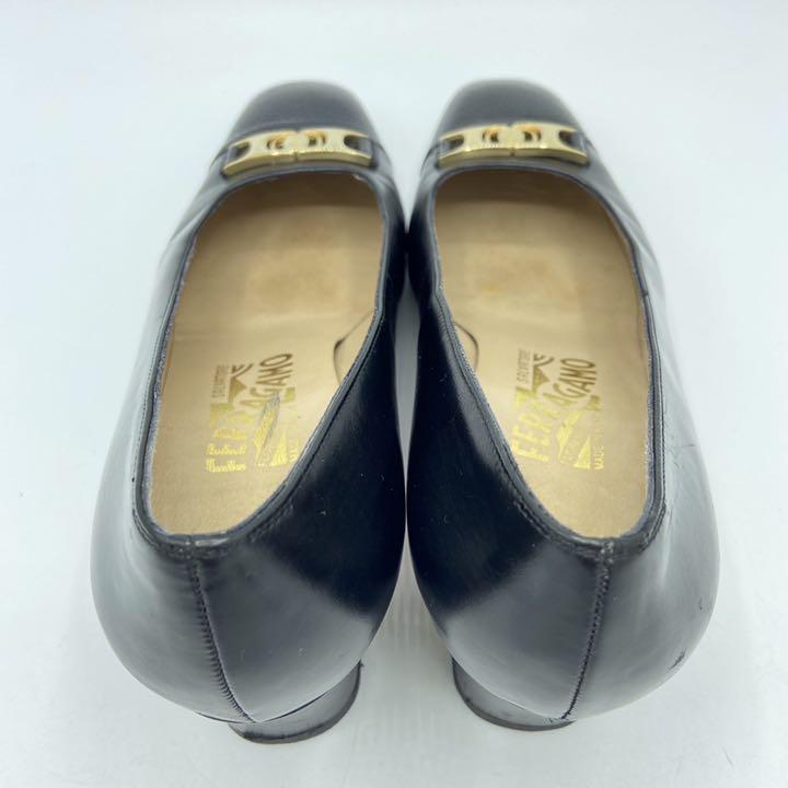 ☆美品☆フェラガモ パンプス 24 黒 金 ロゴ 金具 レディース 靴 ...