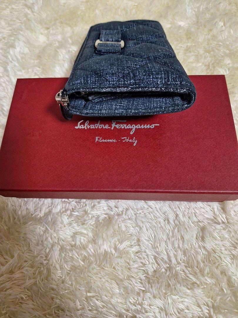 Salvatore Ferragamo 長財布 ダークブルー キルティング
