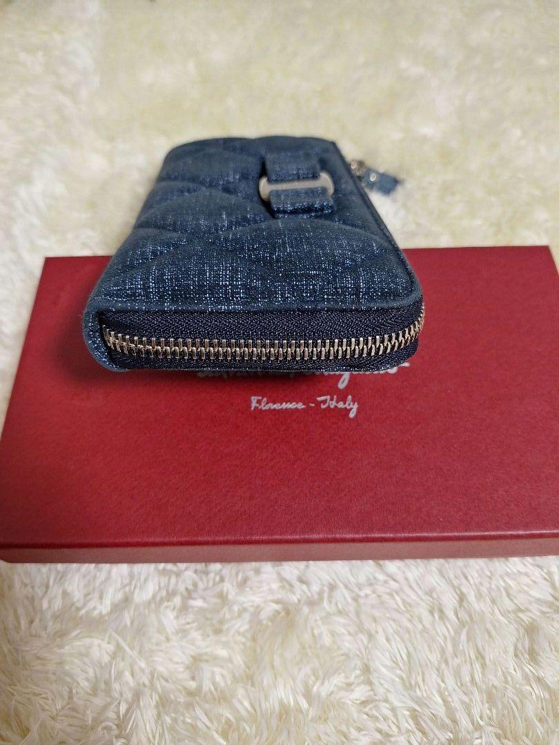 Salvatore Ferragamo 長財布 ダークブルー キルティング