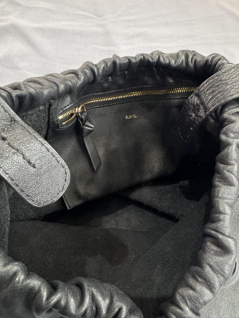 A.P.C. アーペーセー ショルダーバッグ レザー 本革 巾着型 ブラック