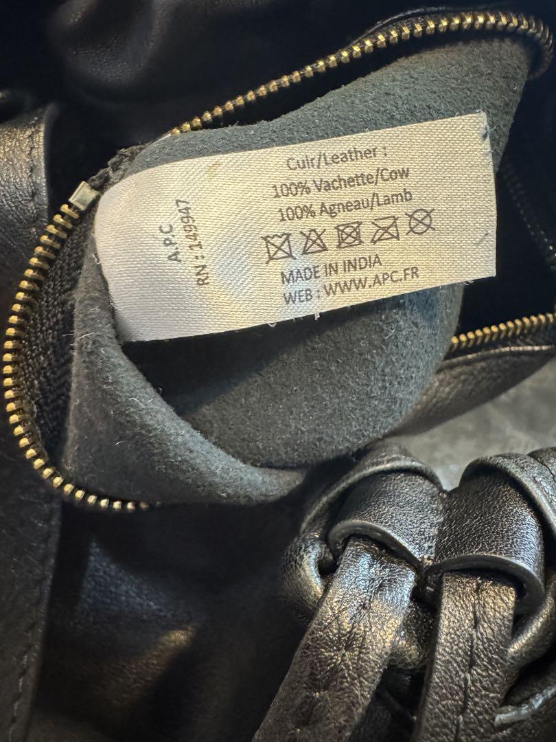 A.P.C. アーペーセー ショルダーバッグ レザー 本革 巾着型 ブラック