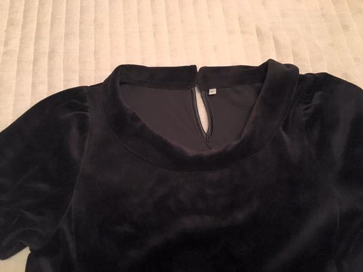 メルカリ 無印 パフスリーブベロアワンピース ひざ丈ワンピース 2 700 中古や未使用のフリマ