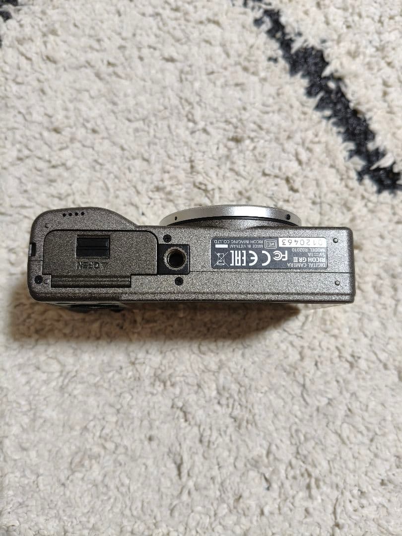 RICOH GR III Diary Edition GRレザーストラップ付き