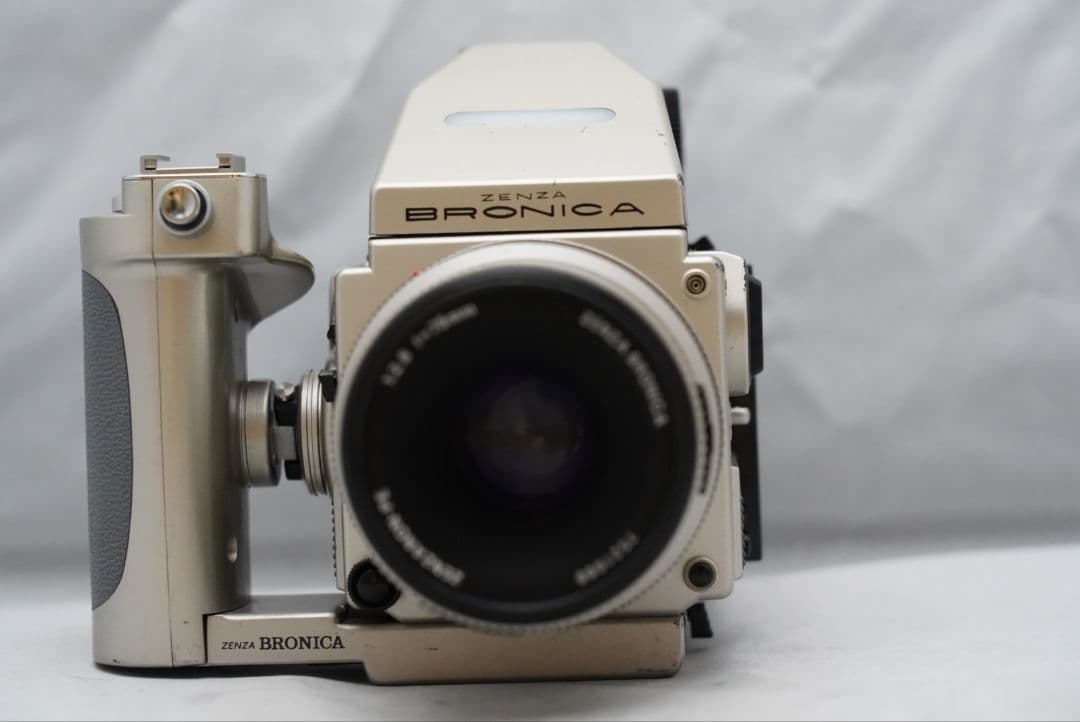 ☆40周年記念モデル☆ ブロニカ ETR Si AE3 75㎜ F=1:2.8