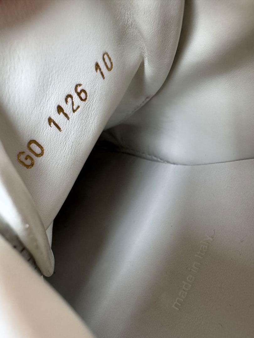 ルイヴィトン LOUIS VUITTON メタリックシルバー スニーカー 10 ルイヴィトン LOUIS VUITTON メタリックシルバー スニーカー 10