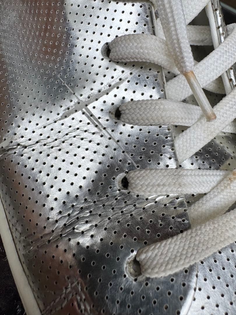 ルイヴィトン LOUIS VUITTON メタリックシルバー スニーカー 10 ルイヴィトン LOUIS VUITTON メタリックシルバー スニーカー 10