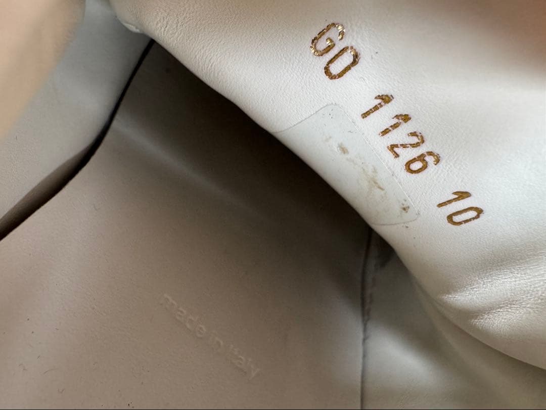 ルイヴィトン LOUIS VUITTON メタリックシルバー スニーカー 10 ルイヴィトン LOUIS VUITTON メタリックシルバー スニーカー 10