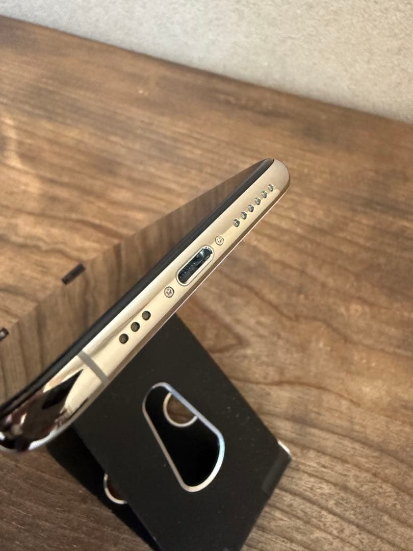 iPhone XS シルバー 256GB バッテリー100% docomo iPhone XS シルバー 256GB バッテリー100% docomo