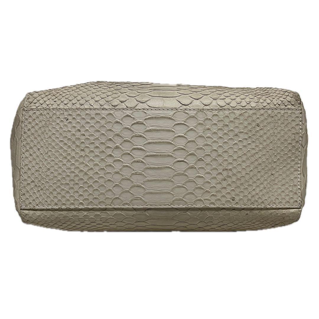 A4対応 FURLA トートバッグ パイソン型押し レザー ベージュ 688 A4対応 FURLA トートバッグ パイソン型押し レザー ベージュ 688
