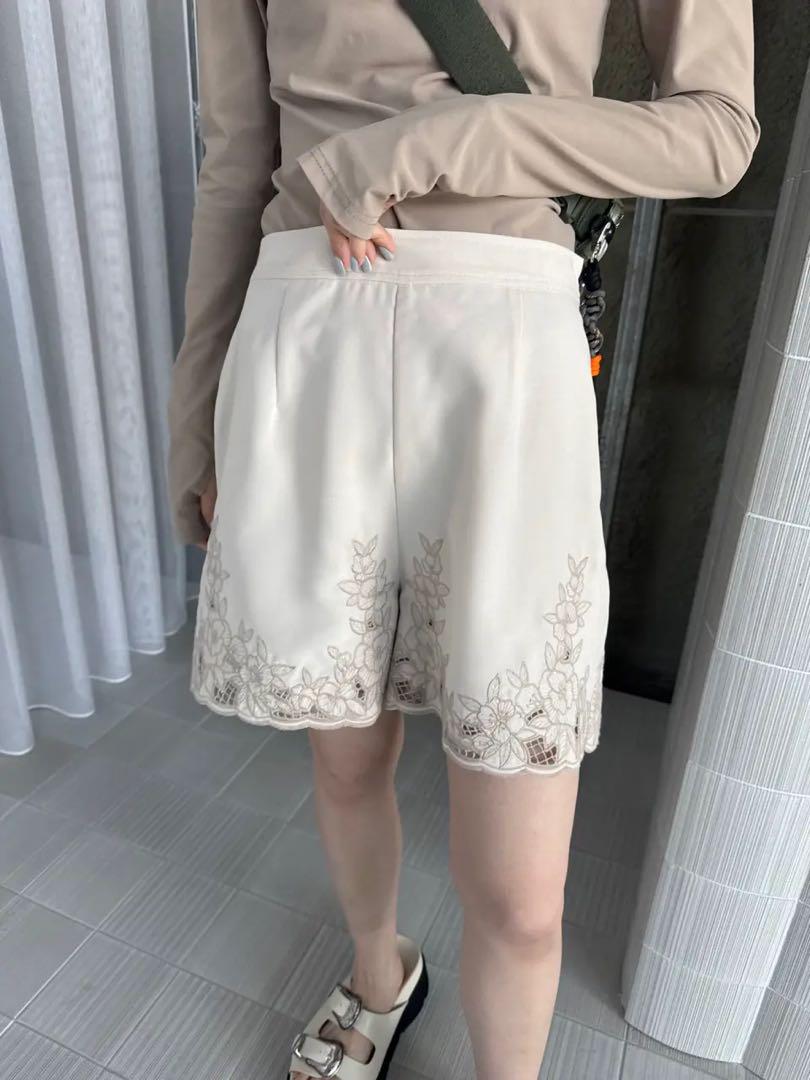 パンツ Ameri MEDI LACE EMBROIDERY SHORT PANTS
