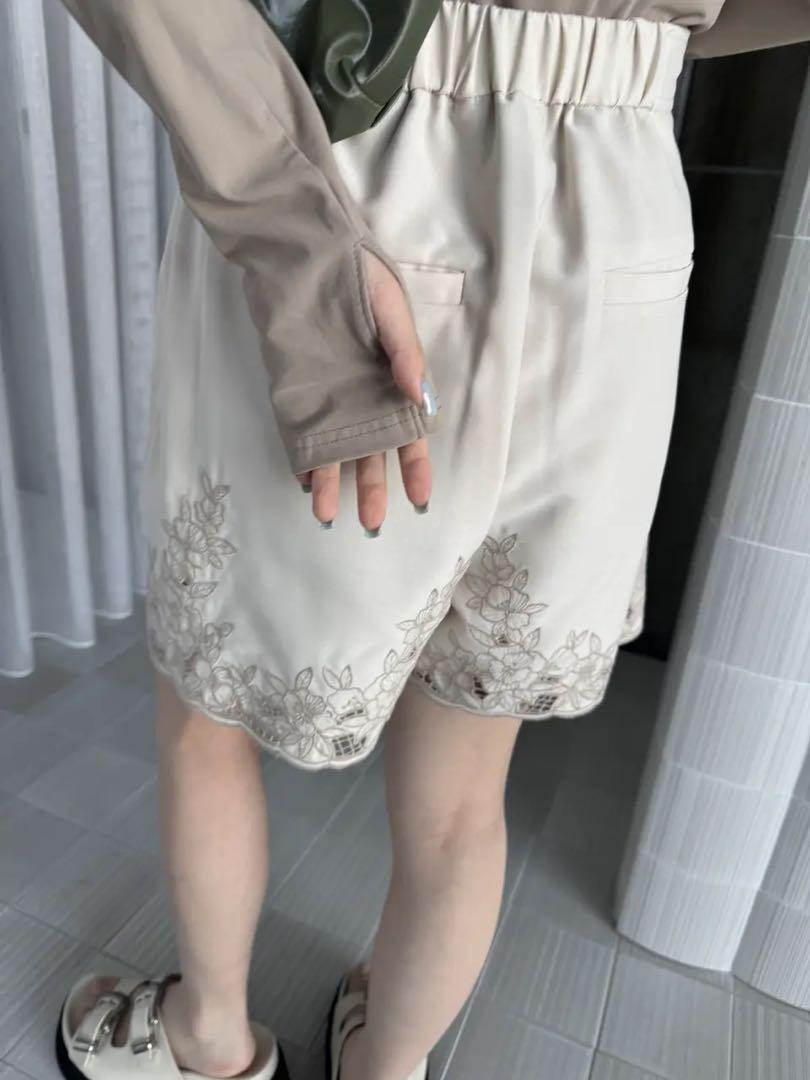 パンツ Ameri MEDI LACE EMBROIDERY SHORT PANTS