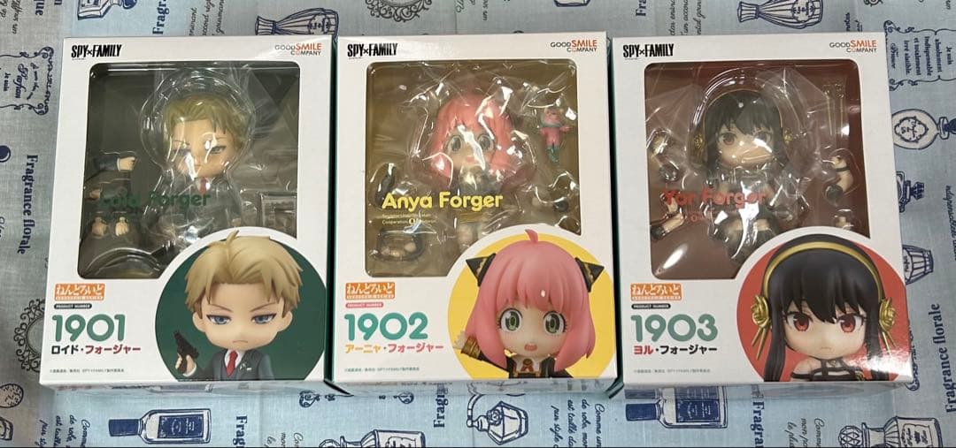 ねんどろいど　SPY×FAMILY ロイド　アーニャ　ヨル　フォージャー