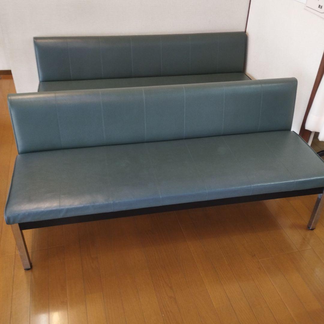 ①コクヨ　3人掛けロビーチェア