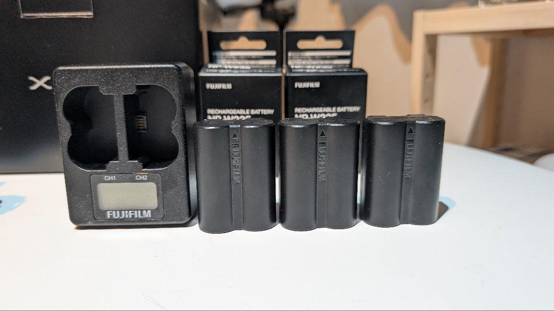 FUJIFILM XH2 +バッテリー3個、バッテリーチャージャー付 FUJIFILM XH2 +バッテリー3個、バッテリーチャージャー付 - メルカリ