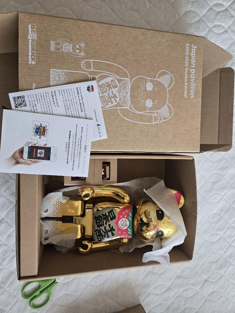 BE@RBRICK 日本館 関西万博 招き猫 大阪万博 ベアブリック 金色