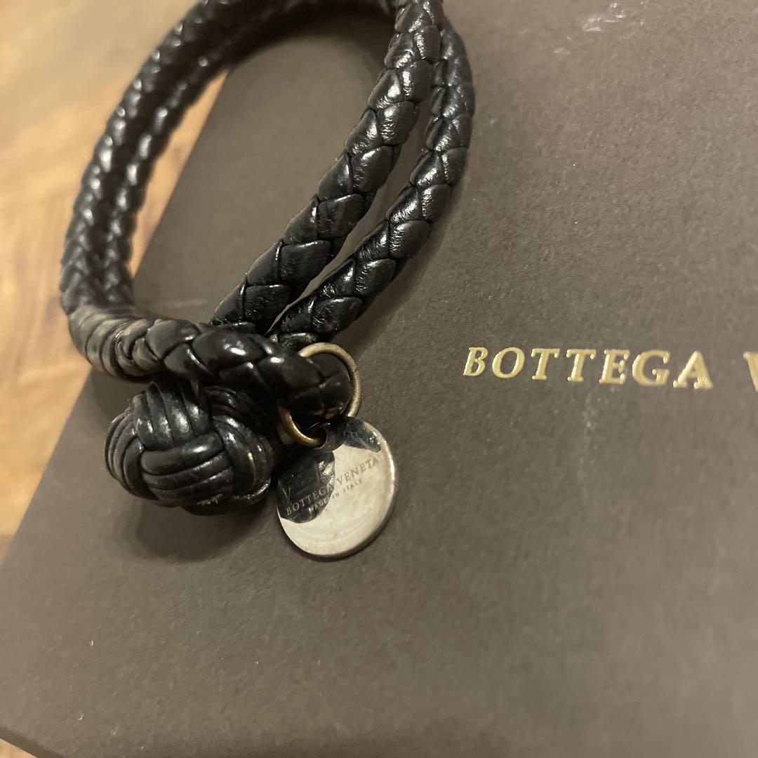 BOTTEGA VENETA 編み込みレザーブレスレット Bottega Veneta 編み込みレザーブレスレット グリーン - メルカリ