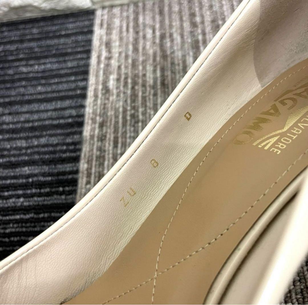 ferragamo　フェラガモ　ヴァラ　リボン　エナメル　パンプス