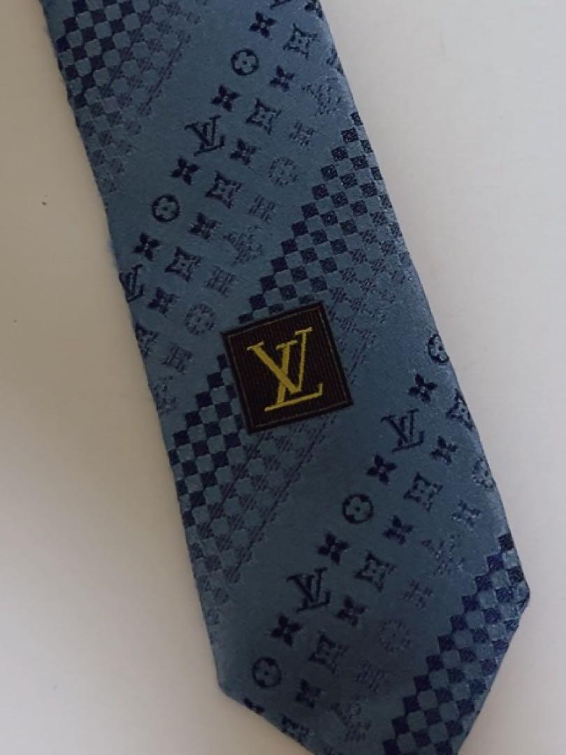 箱付き✨️　VUITTON　ネクタイ　シャドーモノグラム　ブルー　肉厚　光沢 箱付き✨️ VUITTON ネクタイ シャドーモノグラム ブルー 肉厚