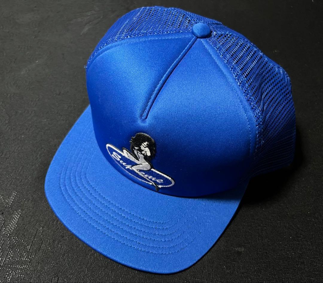 supremeトラッカーキャップ 青色 刺繍ロゴ
