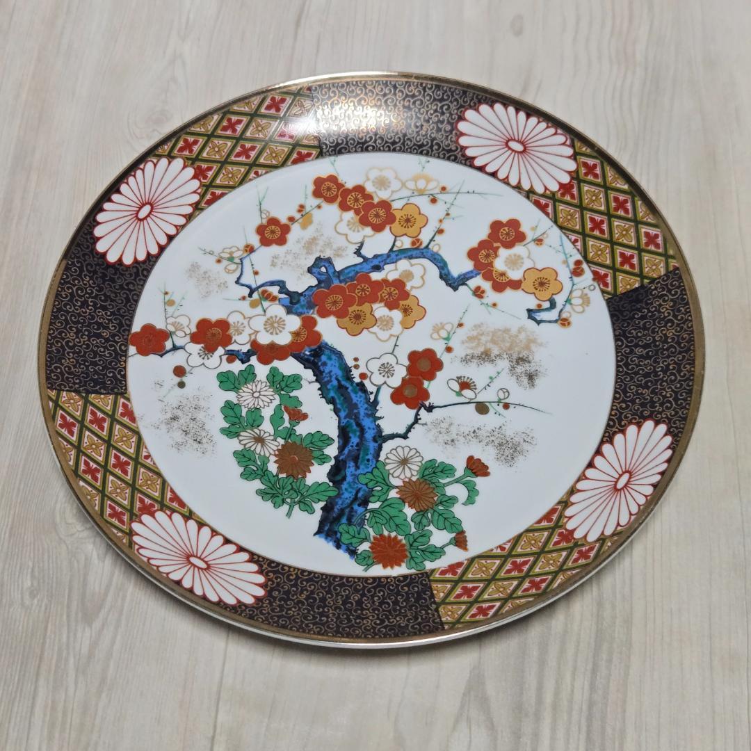 梅と菊模様の皿 直径約30cm 有田焼 大皿 飾り皿 - メルカリ