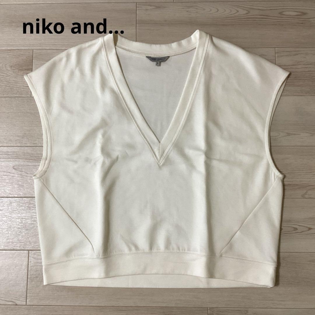 新品　ニコアンド　ベスト　ホワイト niko and… ニコアンド Vネックベスト - メルカリ
