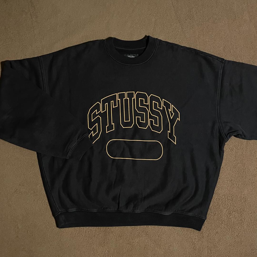 STUSSY・VARSITY OVERSIZED CREW