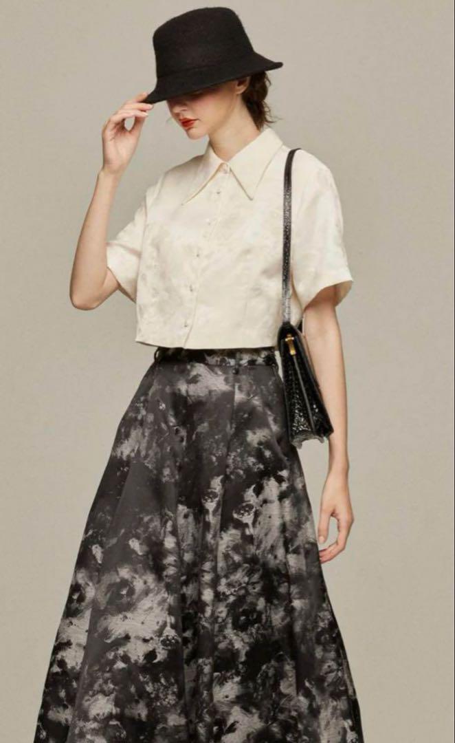 tnewties タグ付き新品　《まずは目隠しをしよう》ハーフスリーブ　トップス