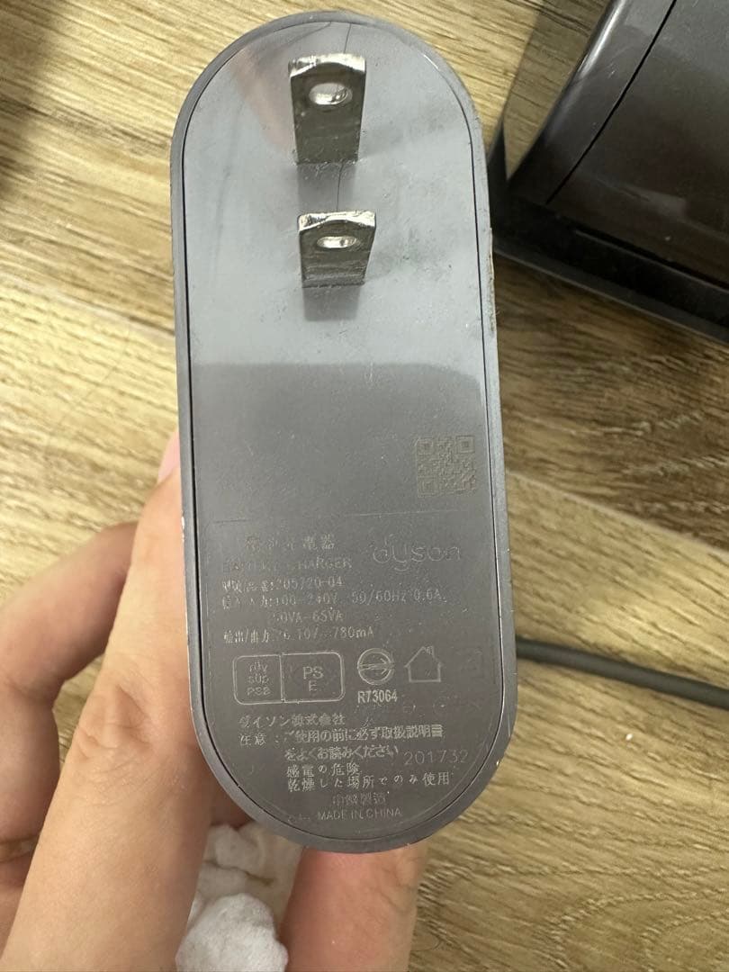 ダイソン★コードレス掃除機　V8 SV10