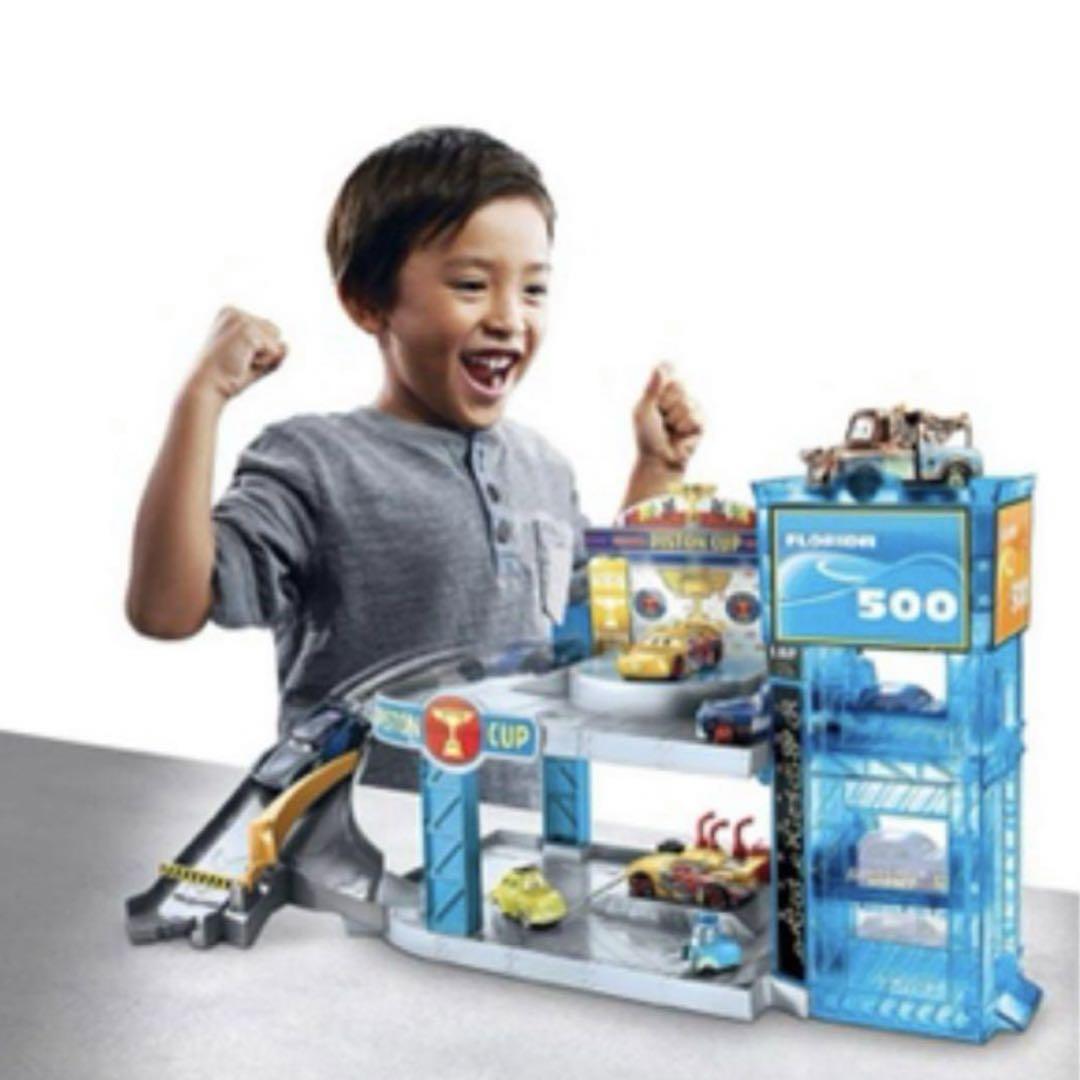 カーズ マテル FLORIDA 500 RACING GARAGE プレイセット Disney Pixar CARS 3 Florida 500 Racing Garage Playset Piston