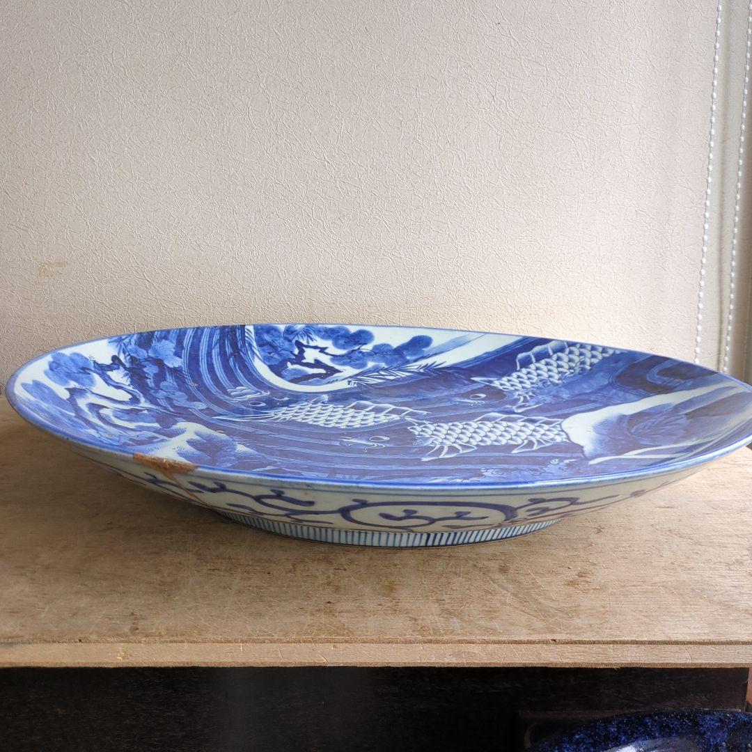 最新コレックション 飾り皿 鯉の滝登り 染付大皿 伊万里 骨董 金継ぎ 直径 皿立て付 工芸品