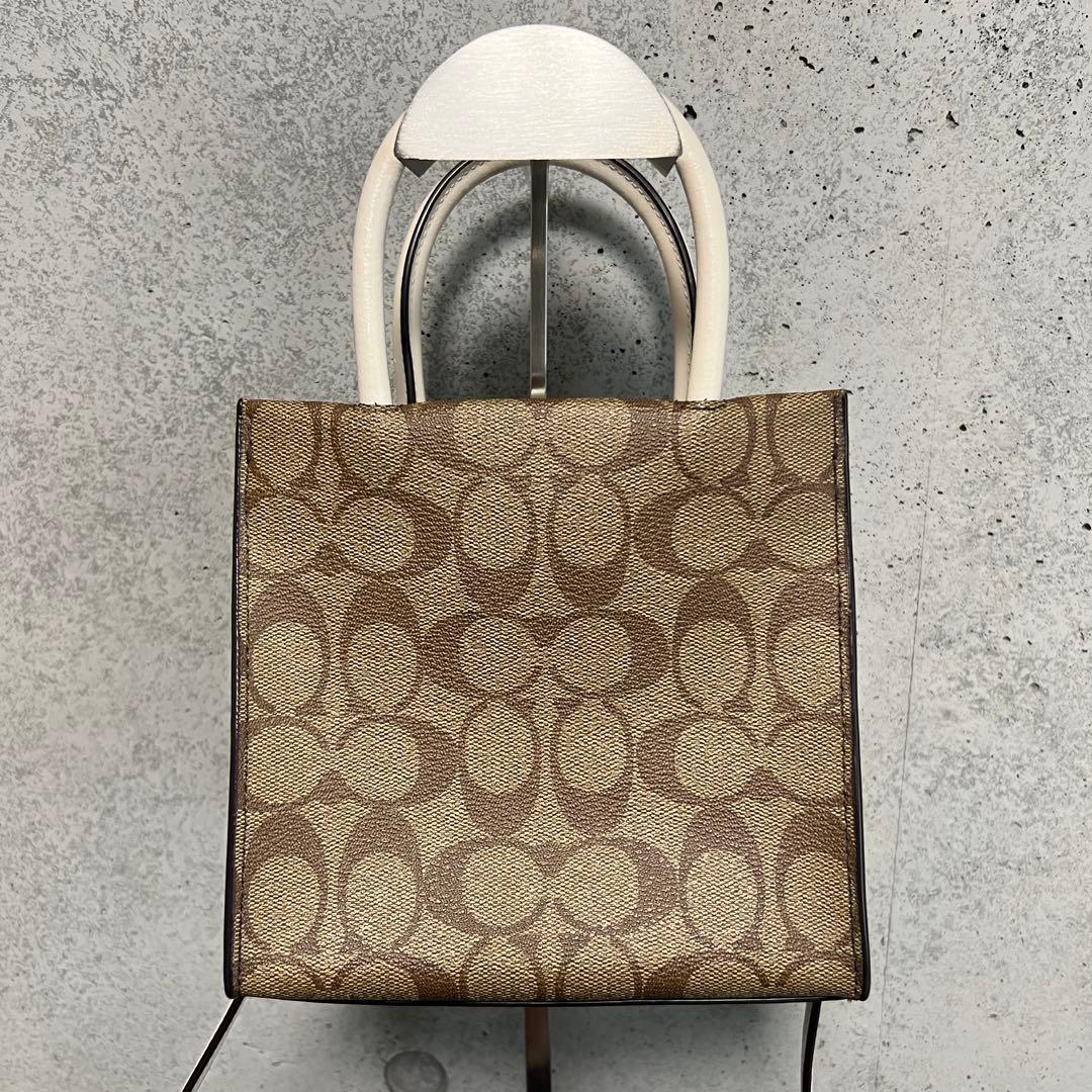 【美品】COACH シグネチャー 2wayバッグ ベージュ 袋付 【美品】COACH シグネチャー 2wayバッグ ベージュ 袋付