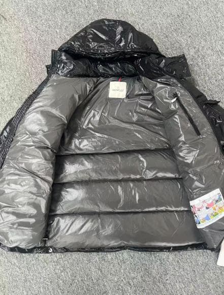 極美✨MONCLER黒のフード付きダウンジャケット~~~~ 極美✨MONCLER黒のフード付きダウンジャケット~~~~